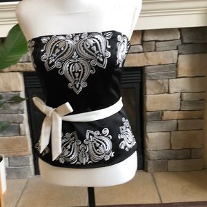 NWT White House Black Market cream and black zip up corset top size 4
